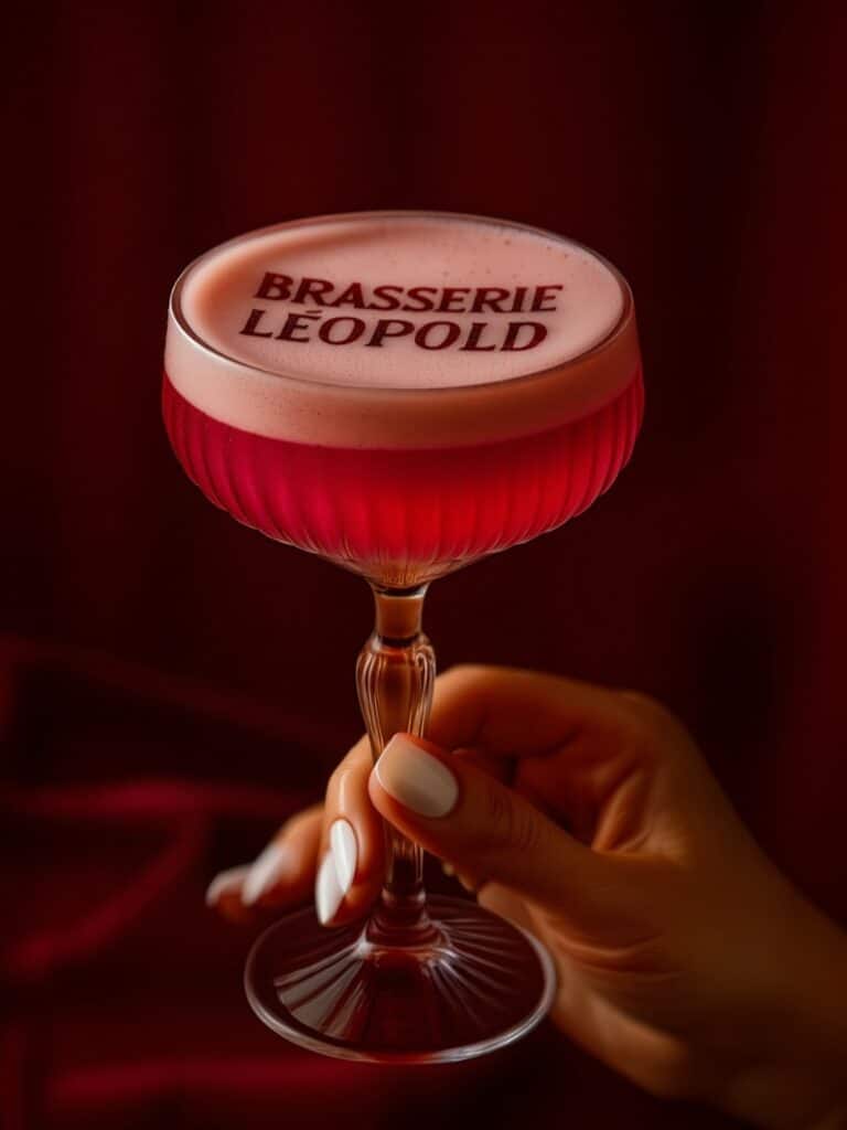 Boire un verre en terrasse dans un lieu emblématique d'Aix-en-Provence à la Brasserie Léopold